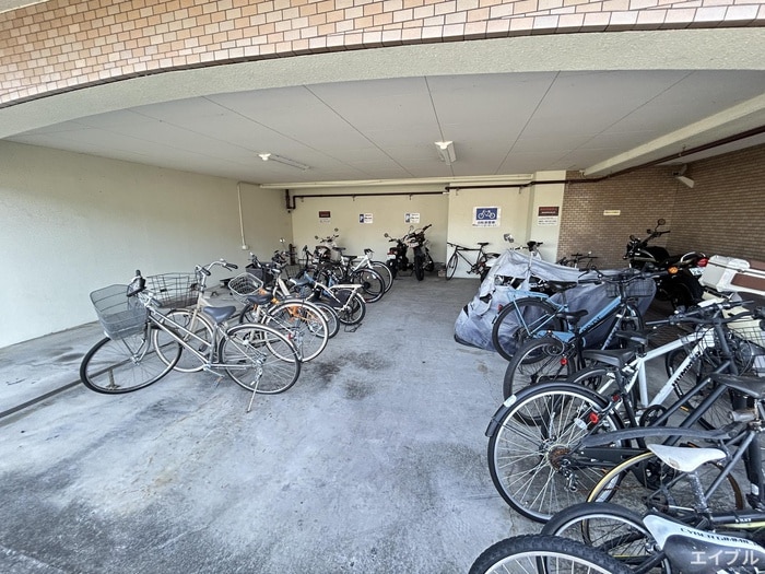 駐輪場 アベニール油山