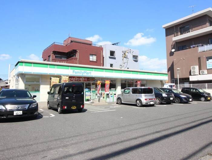 ファミリーマート小倉モノレール守恒店(コンビニ)まで220m Ｇｒａｎｄ　Ｃｈａｒｉｏｔ