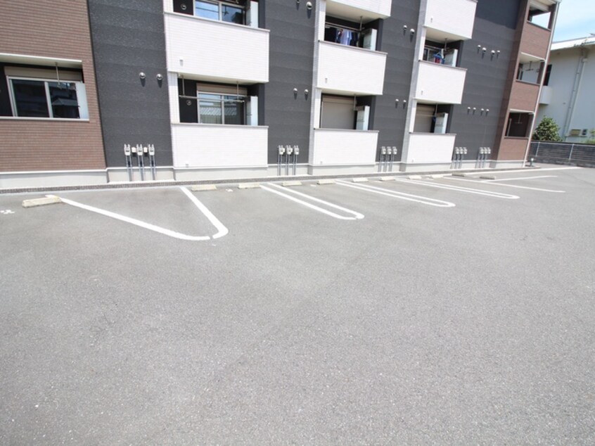 駐車場 ティ－ダ安在野