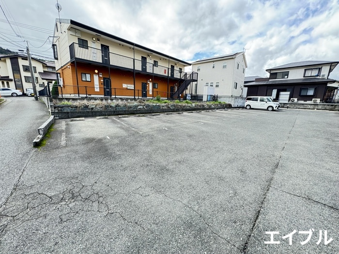 駐車場 アヴリル