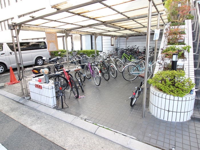 駐輪場 アバンダント８４