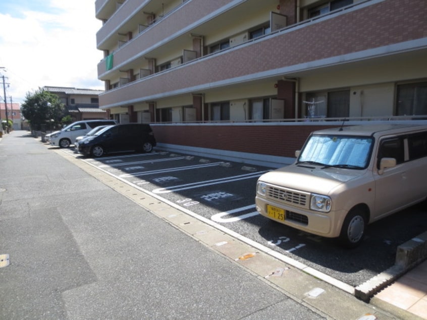 駐車場 エレガンスマルフク
