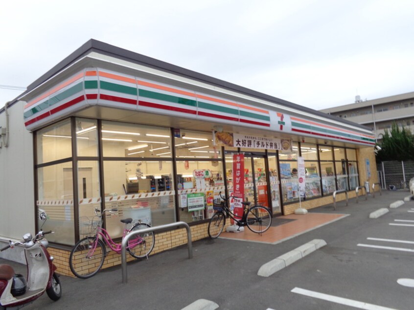 セブンイレブン(コンビニ)まで200m シャーウッドビル