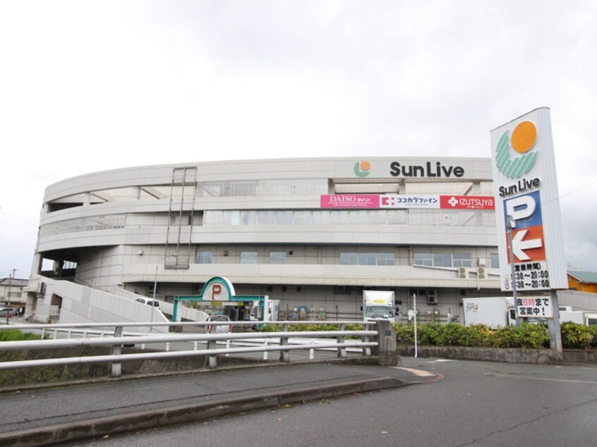 サンリブ三ヶ森店(スーパー)まで1000m ファ－ネスＣ