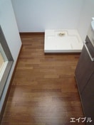 洗濯機置場 ロイヤル神屋７１