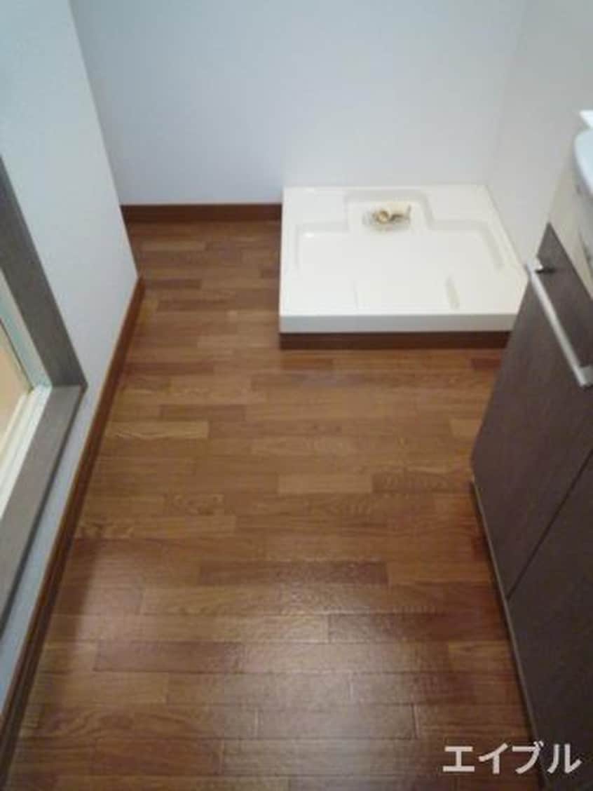 洗濯機置場 ロイヤル神屋７１