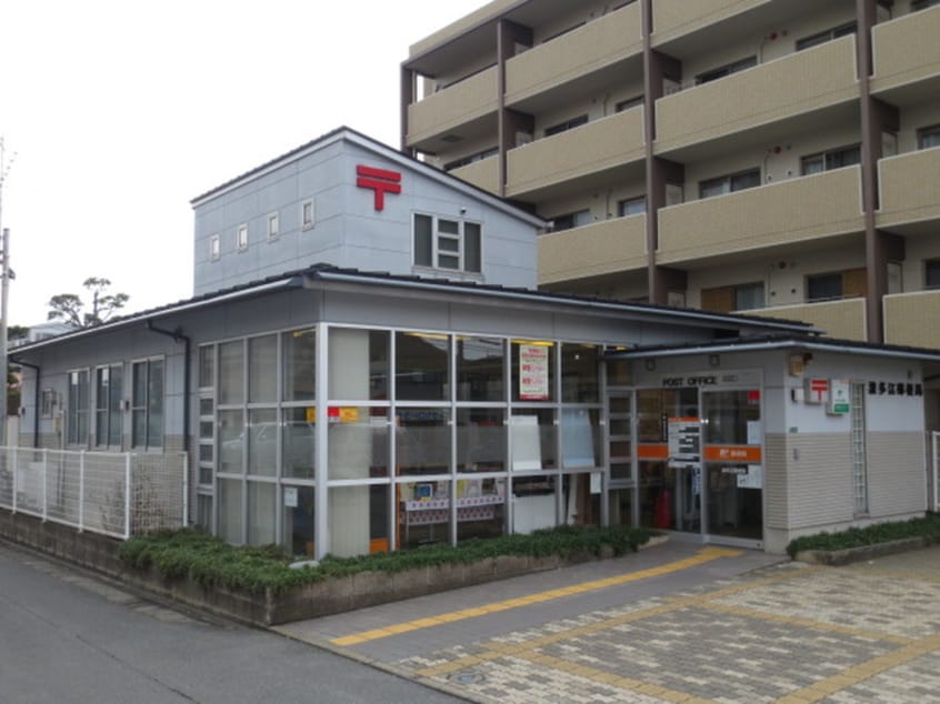 波多江郵便局(郵便局)まで594m コムフォ－ト秋桜Ⅱ