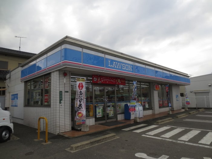 ローソン(コンビニ)まで699m コムフォ－ト秋桜Ⅱ