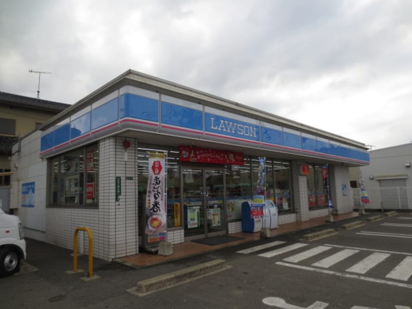 ローソン(コンビニ)まで699m コムフォ－ト秋桜Ⅱ