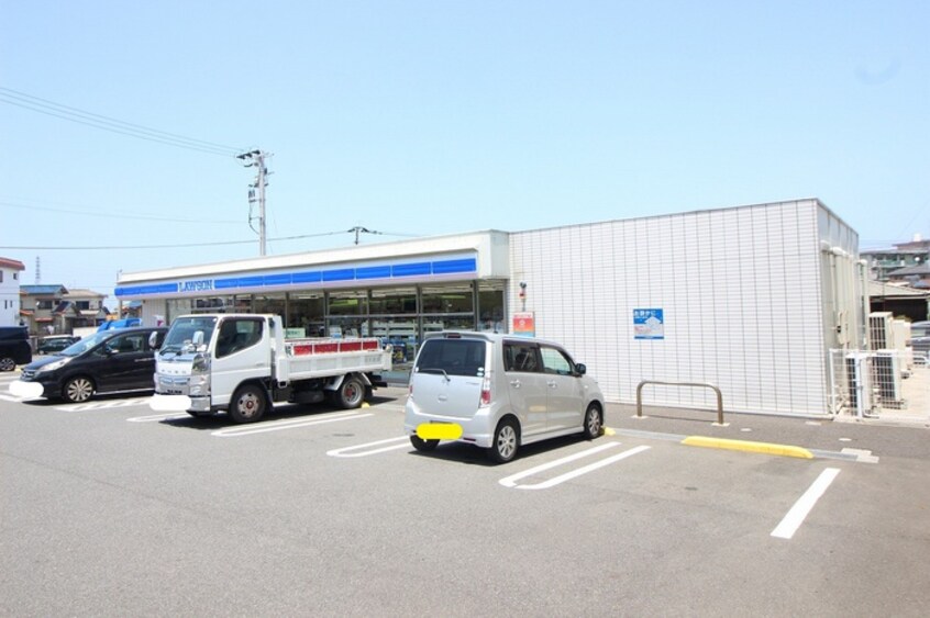 ローソン若松赤崎町店(コンビニ)まで550m パ－クアベニュ－