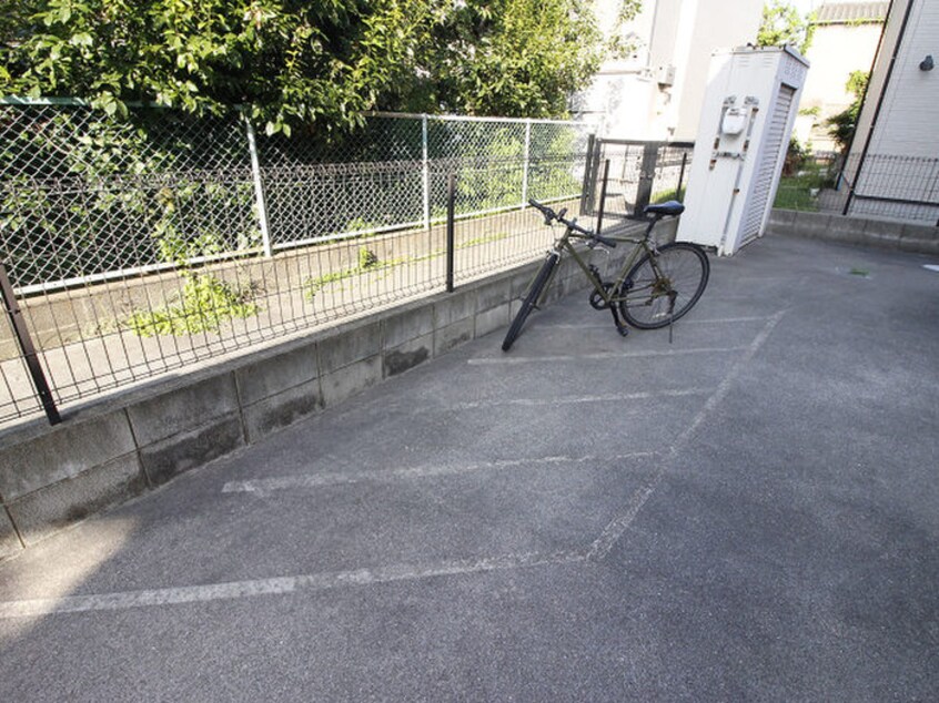 駐輪場 花やしき下富野