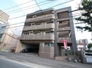 ﾎﾜｲﾄﾊﾞﾚ-八幡駅前の外観