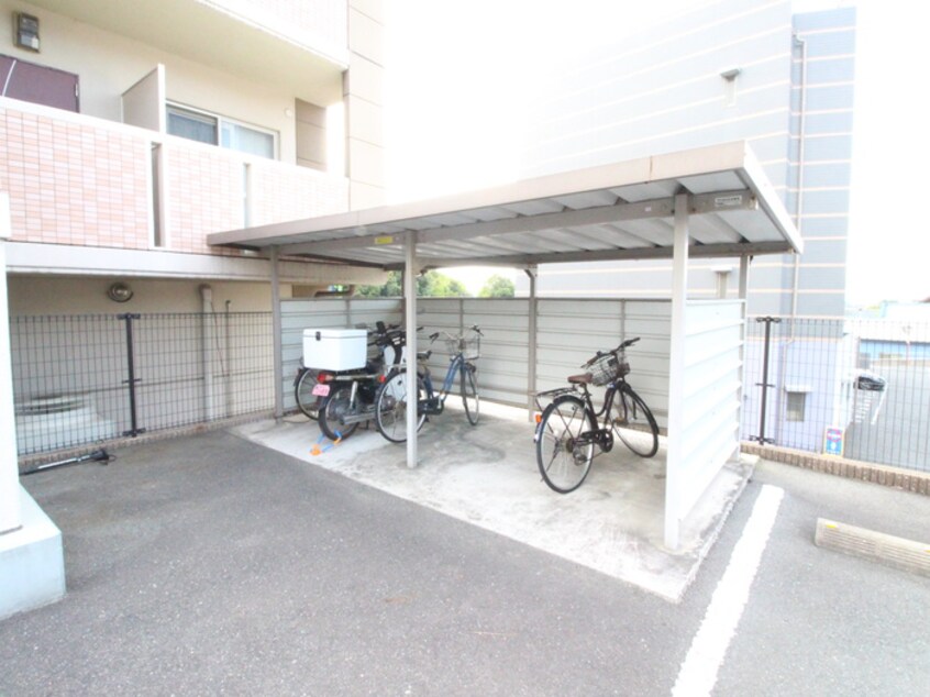 駐輪場 クアトロ