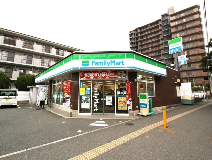 ﾌｧﾐﾘｰﾏｰﾄ小倉企救丘駅前店(コンビニ)まで800m ロマネスク志井