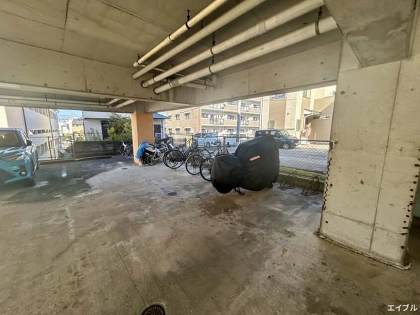 駐輪場 アミューゼ・エヴァ