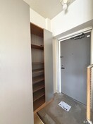 玄関 アミューゼ・エヴァ