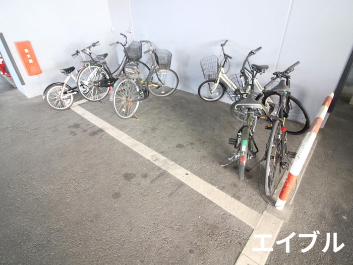 駐輪場 メゾン・ド・ヴィレ・薬院