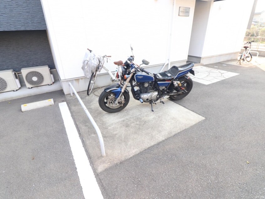 駐輪場 CB千鳥サン・ザ・ガーデン