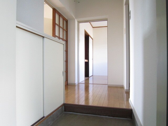 玄関 ミネルヴァ日佐