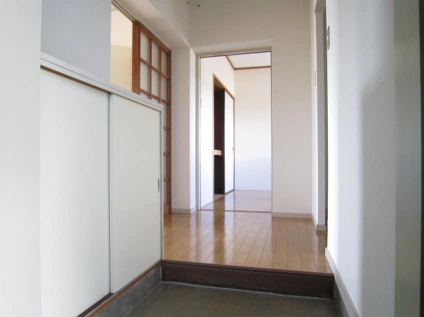 玄関 ミネルヴァ日佐