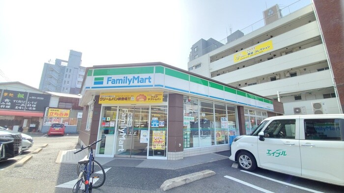 ファミリーマート城野駅北店(コンビニ)まで220m グランメゾン城野