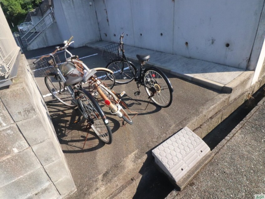 駐輪場 コ－ポ日の里弐番館