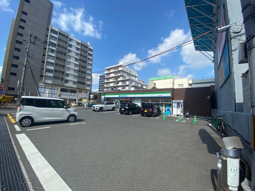 ファミリーマート三萩野(コンビニ)まで350m ERUZA　GLANZ黄金