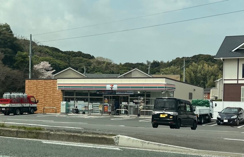 セブンイレブン本城バイパス店(コンビニ)まで950m パルメゾン正和