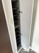 靴箱 Ｌｅ　ｃｈａｔ　ｎｏｉｒ