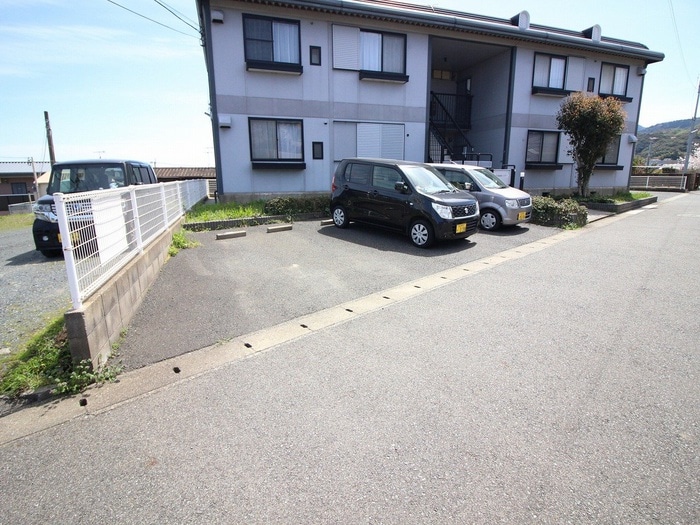 駐車場 第３新屋敷ハイツ