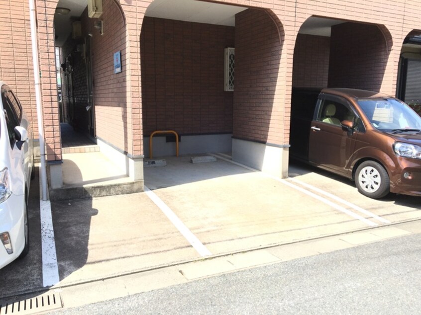 駐車場 イッセイ姪浜駅前