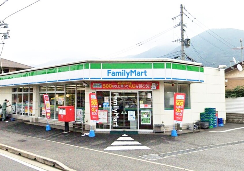 ファミリーマート 小倉重住２丁目店(コンビニ)まで250m レスト若園