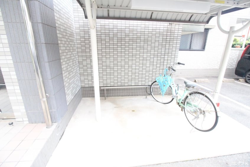 駐輪場 ファインエース花畑