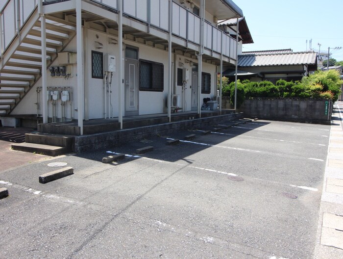 駐車場 コスモス