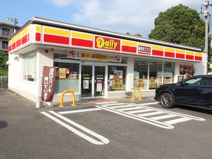 デイリーヤマザキ八幡西鳴水店(コンビニ)まで400m クレッシェンド黒崎公園横 Ｂ棟