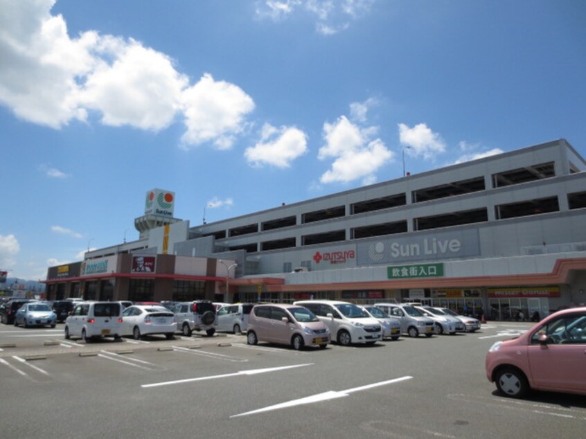 サンリブくりえいと宗像店(デパート)まで1500m CROWN VILLAⅢ