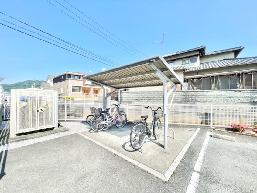 駐輪場 フラワ－・フォレスト
