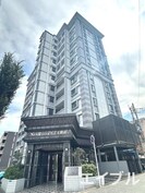ニュ－リバ－九工大駅前の外観