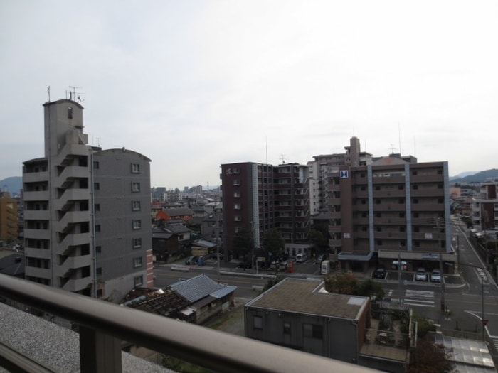 室内からの展望 ニュ－リバ－九工大駅前