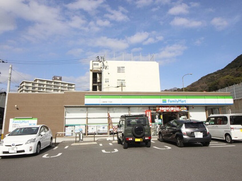 ファミリーマート赤坂店(コンビニ)まで210m ブラン・ノワール赤坂