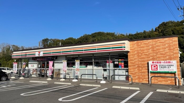 セブンイレブン飯塚鯰田店(コンビニ)まで208m メゾネット浦田　Ｂ棟