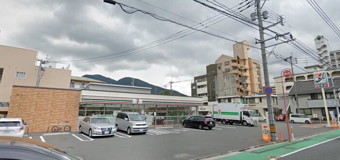 セブン-イレブン 小倉片野店(コンビニ)まで280m ロイヤルトレンディ