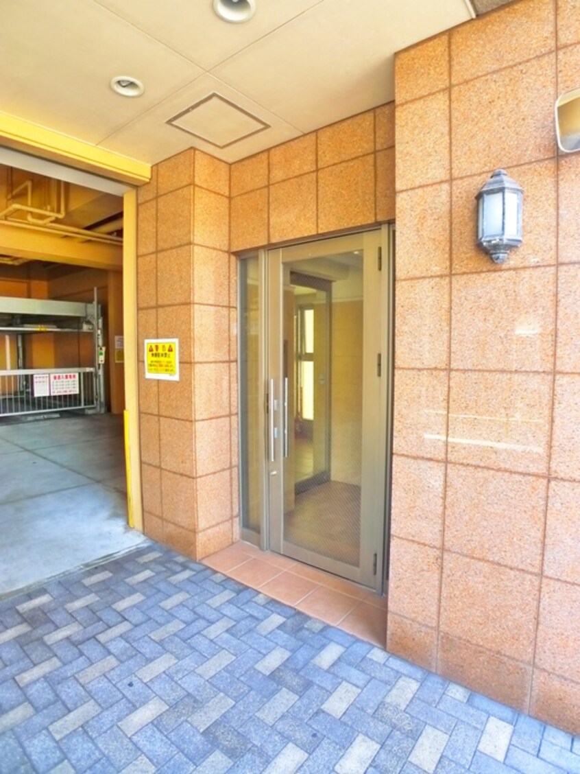 エントランス部分 シャトル２１