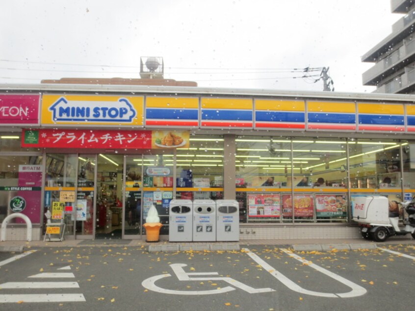ミニストップ諸岡店(コンビニ)まで516m フロ－ラステ－ジ諸岡