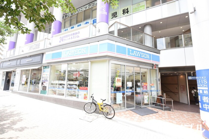 ローソン平尾駅前店(コンビニ)まで84m グレースイン高宮