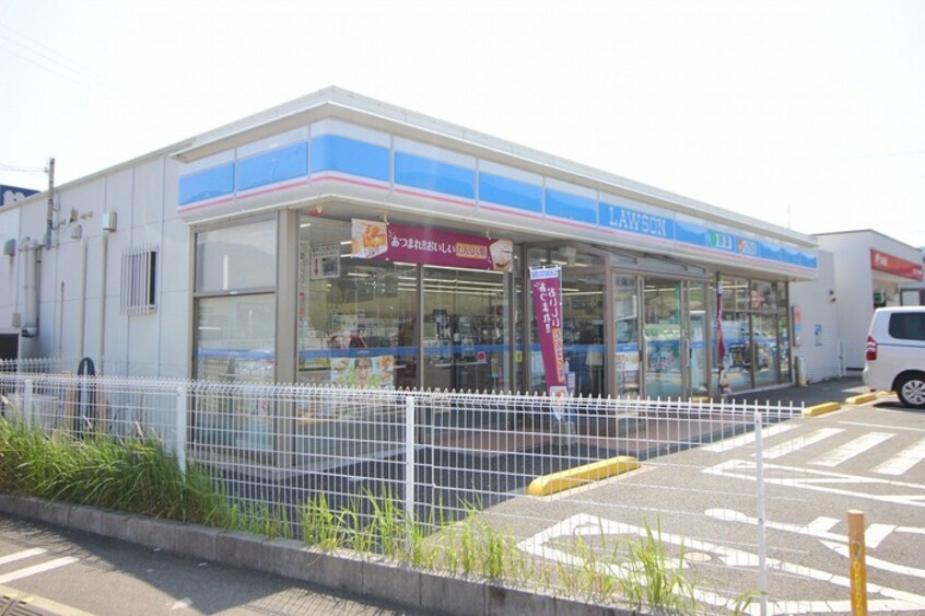 ローソン若松警察署前店(コンビニ)まで900m シエルフ宮丸　B棟