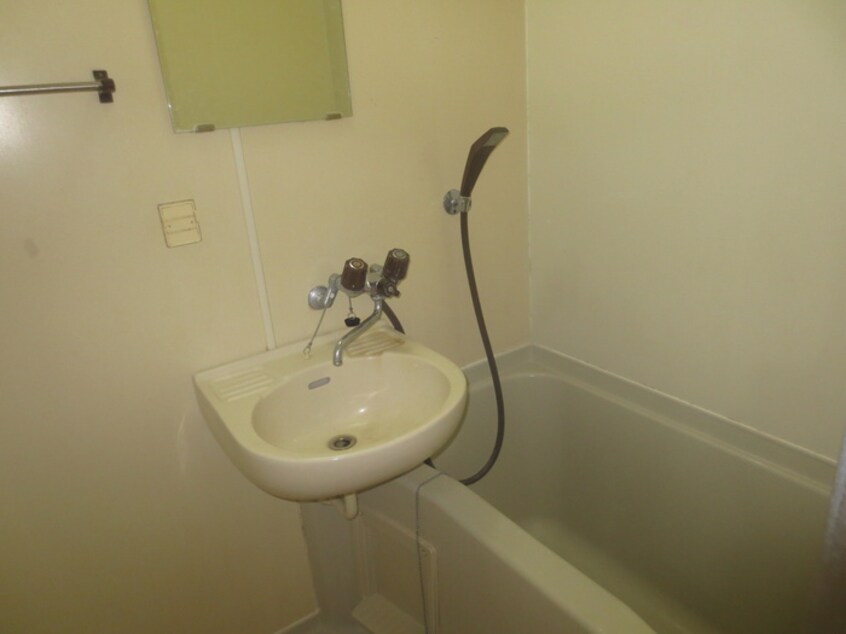 バス／シャワールーム等 シャトレ永犬丸