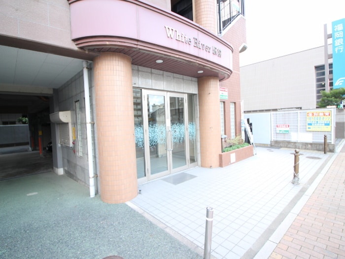 エントランス部分 ホワイトリバー駅前