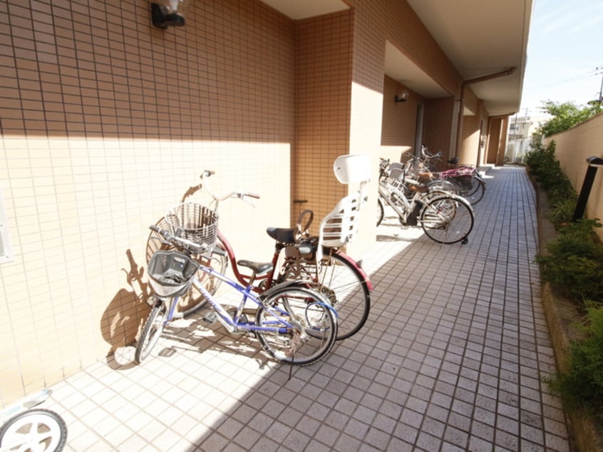 駐輪場 憂和ハイツ下大利