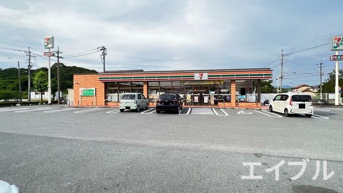 セブンイレブン飯塚目尾店(コンビニ)まで900m ヴィラ・サクラⅡ